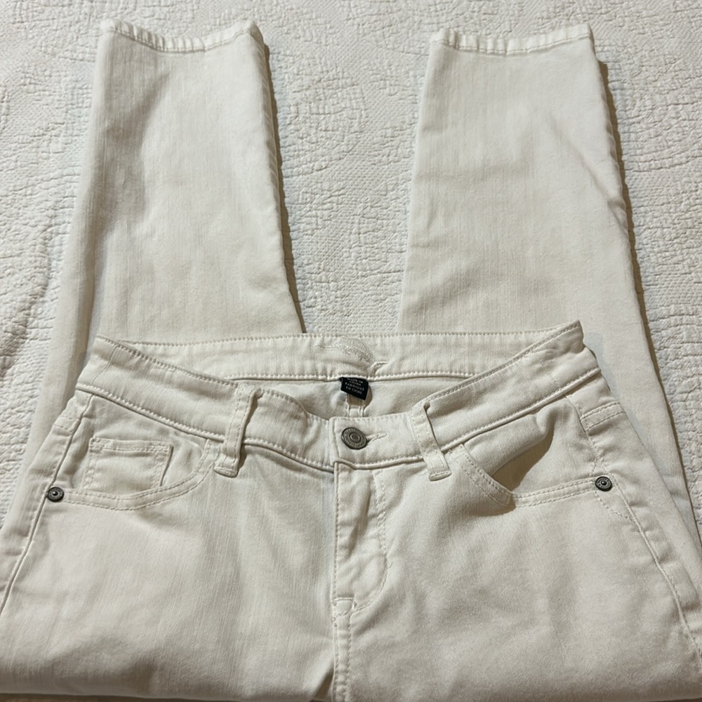 Tommy Bahama crop denim. 0 - Picture 2 of 7